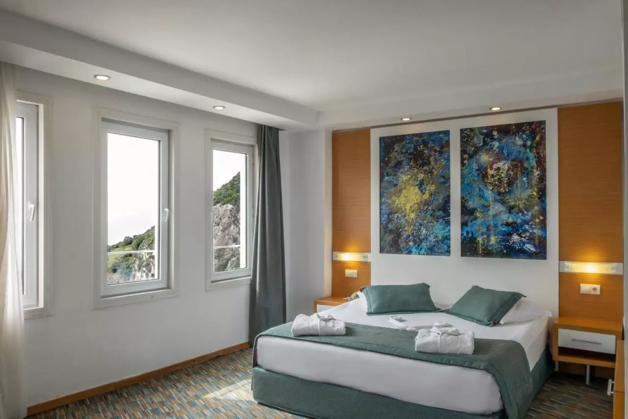 لادونیا آداکوله